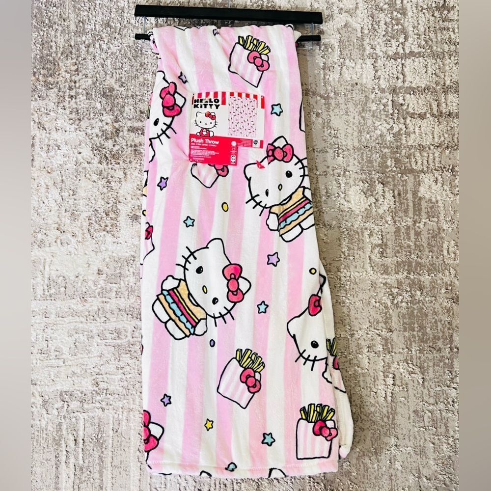Hello Kitty Throw